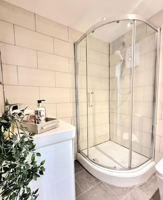The Stray Adjacent, Interior-Designed 2-Bed Apartment- Luxury Harrogate Ngoại thất bức ảnh